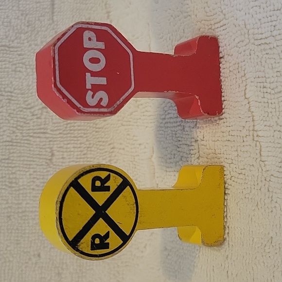 Thomas the Train & Friends Wooden Railway Stop and Railroad Signs - Picture 3 of 5